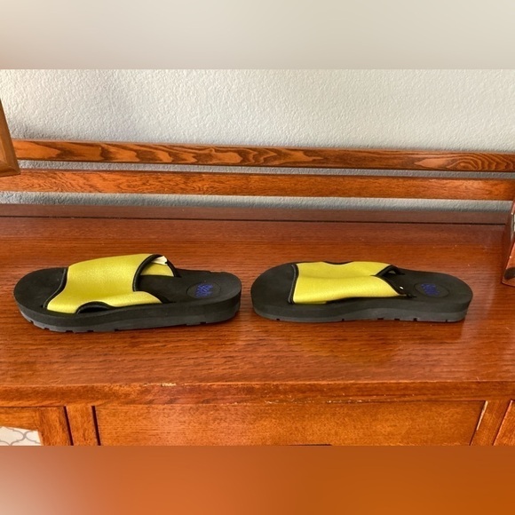 9 & co  Yellow & Black Sandals Size 7 - Picture 5 of 7